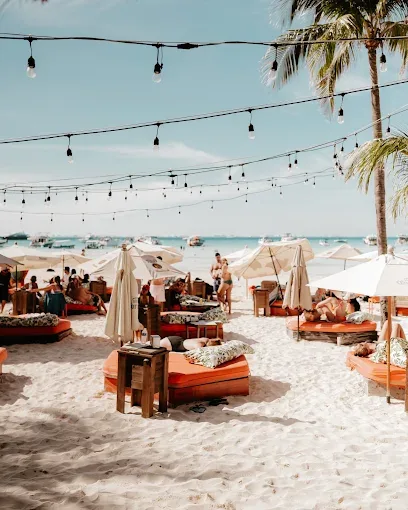 Tu primer beach club en Isla Mujeres: cómo funciona Green Demons